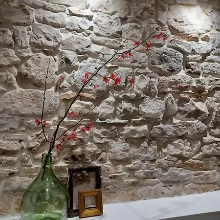 Apartament Tres Virtutes Pula