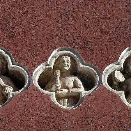 Tres Virtutes Pula