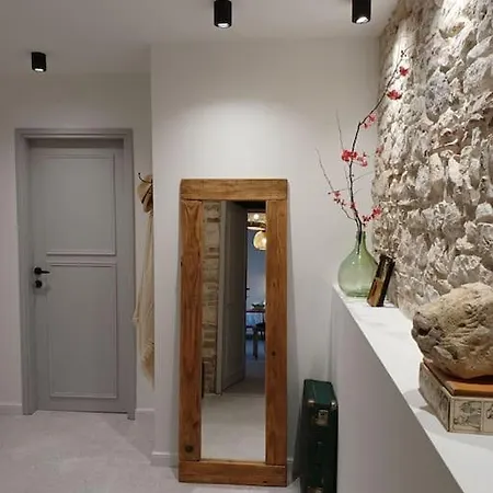 Apartman Tres Virtutes *