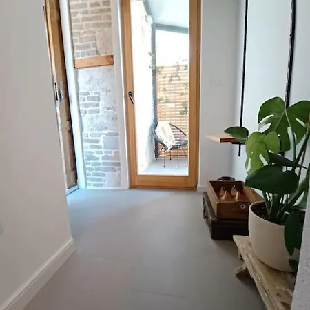 Tres Virtutes Apartment *