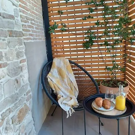 Tres Virtutes Apartment *