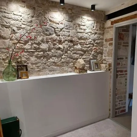 Tres Virtutes Apartment Pula